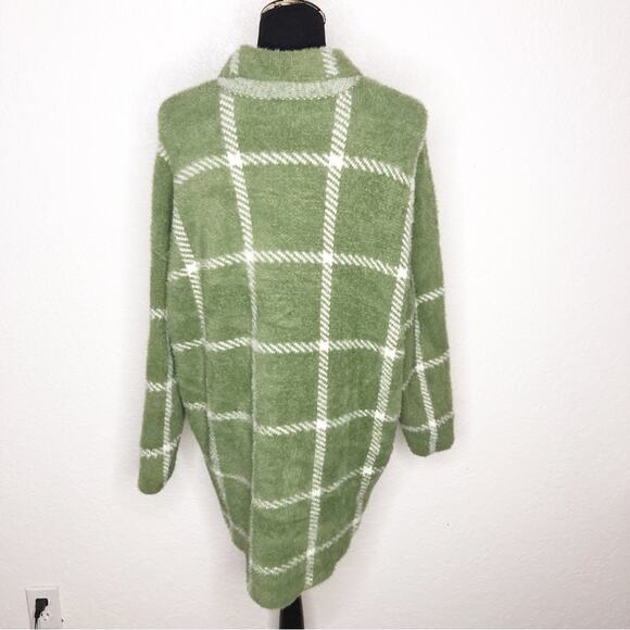 Torrid green white plaid fuzzy knit button front shacket jacket size 2 or 2X - Picture 14 of 14